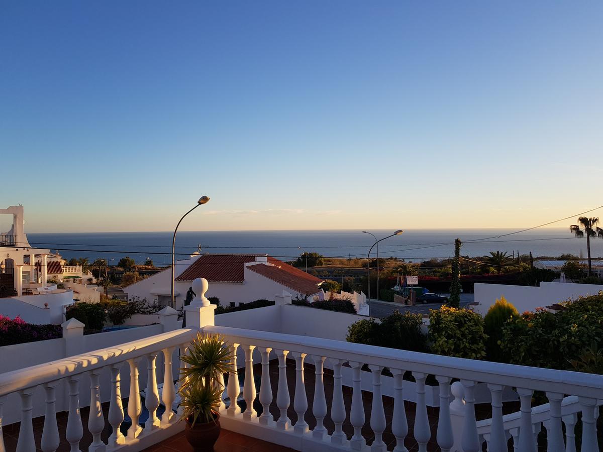 Villa - zeezicht, zwembad Nerja Exterior foto